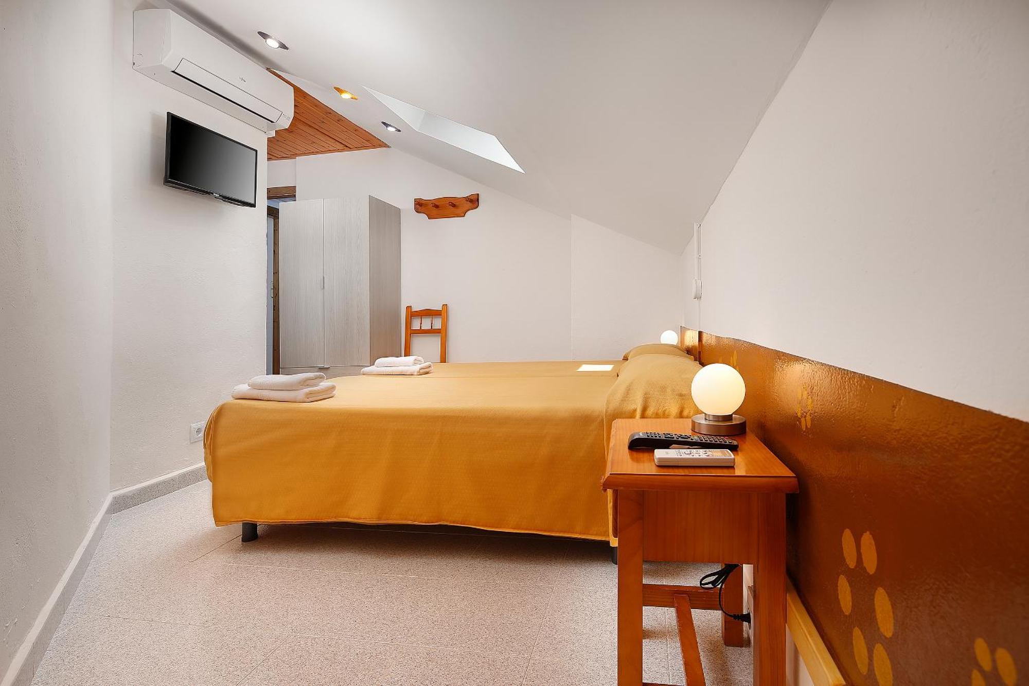 Albergue Sierra De Arbe Naval 外观 照片